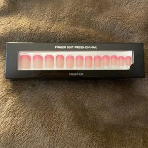 Fingersuit press on nails NIB